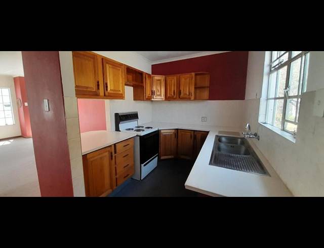 2 BEDROOM TOWNHOUSE FOR SALE IN DIE HOEWES